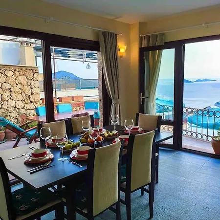 Deniz Manzarali Ozel Havuzlu Vila *